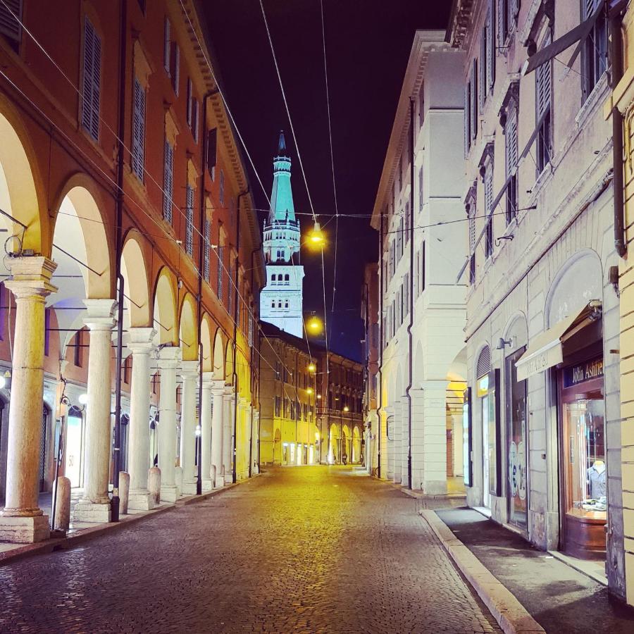 Ferienwohnung Casa Viola, Deliziosa Mansarda In Centro Storico Modena Exterior foto