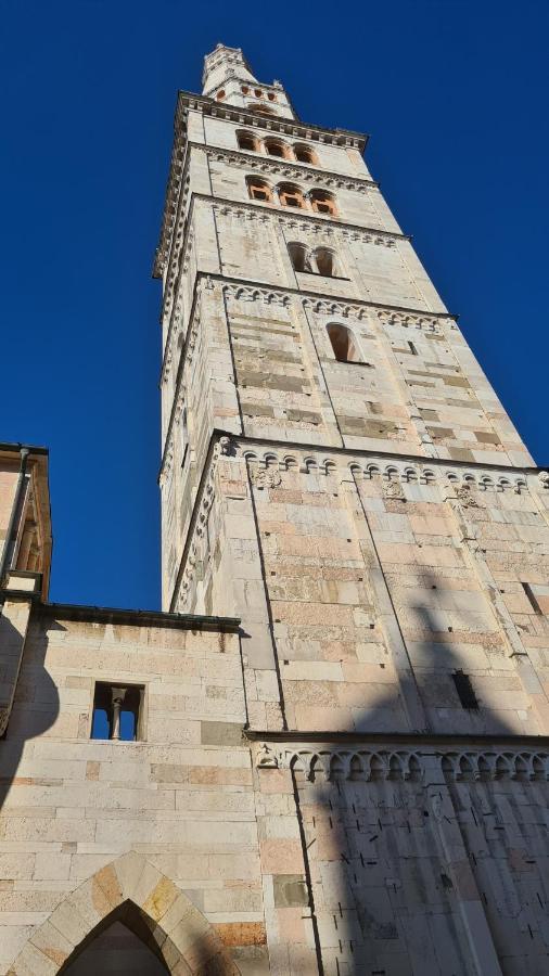Ferienwohnung Casa Viola, Deliziosa Mansarda In Centro Storico Modena Exterior foto