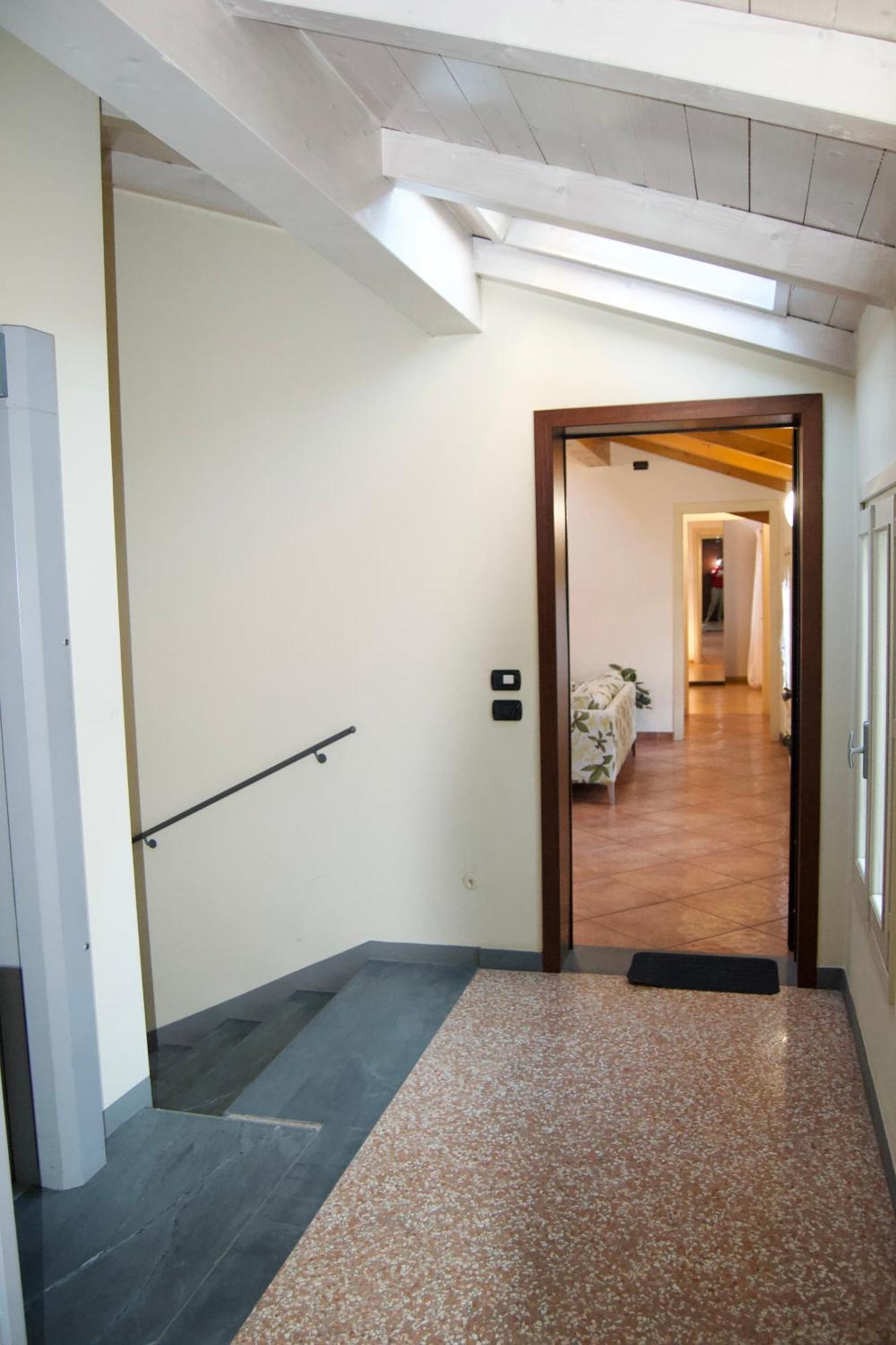 Ferienwohnung Casa Viola, Deliziosa Mansarda In Centro Storico Modena Exterior foto