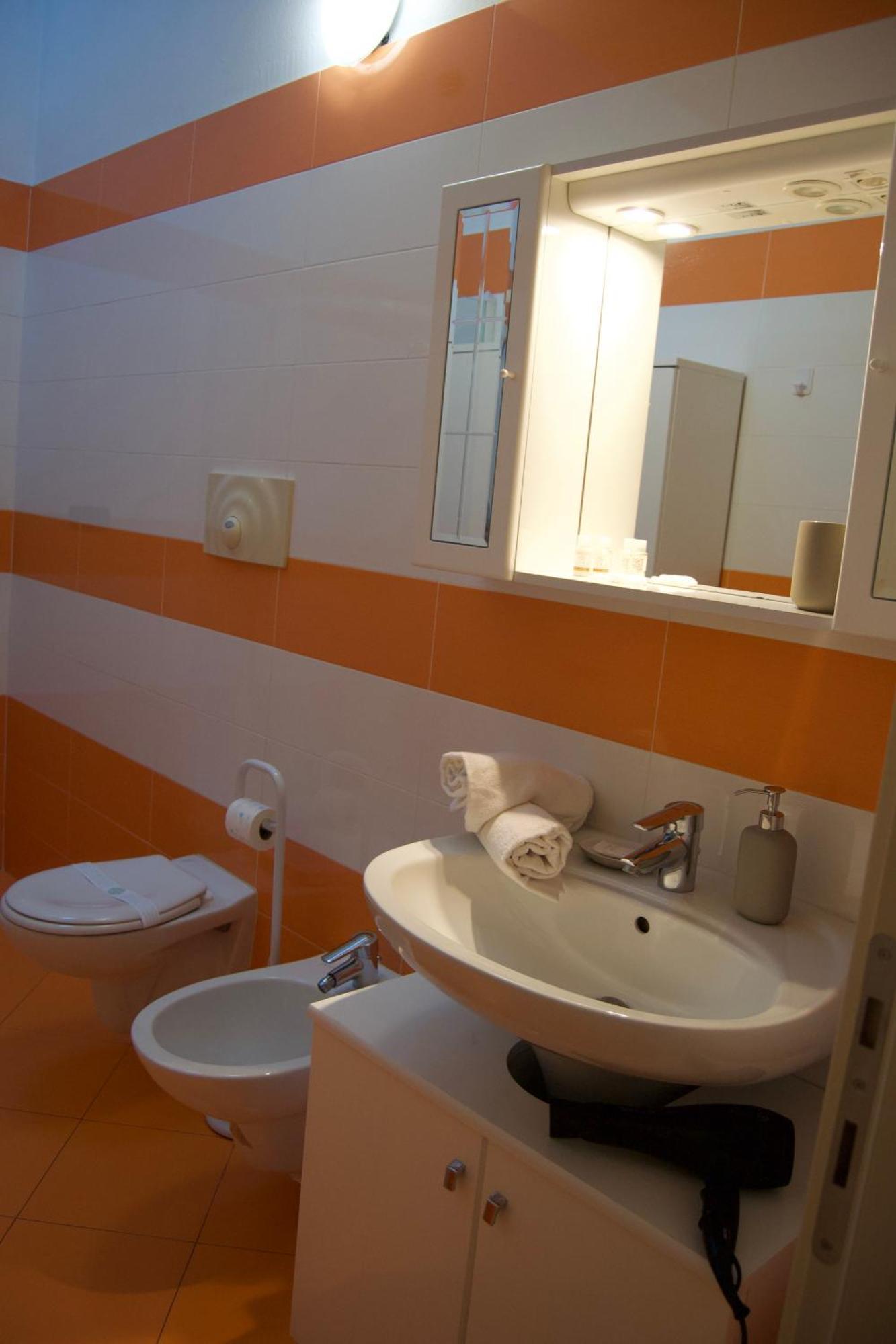 Ferienwohnung Casa Viola, Deliziosa Mansarda In Centro Storico Modena Exterior foto