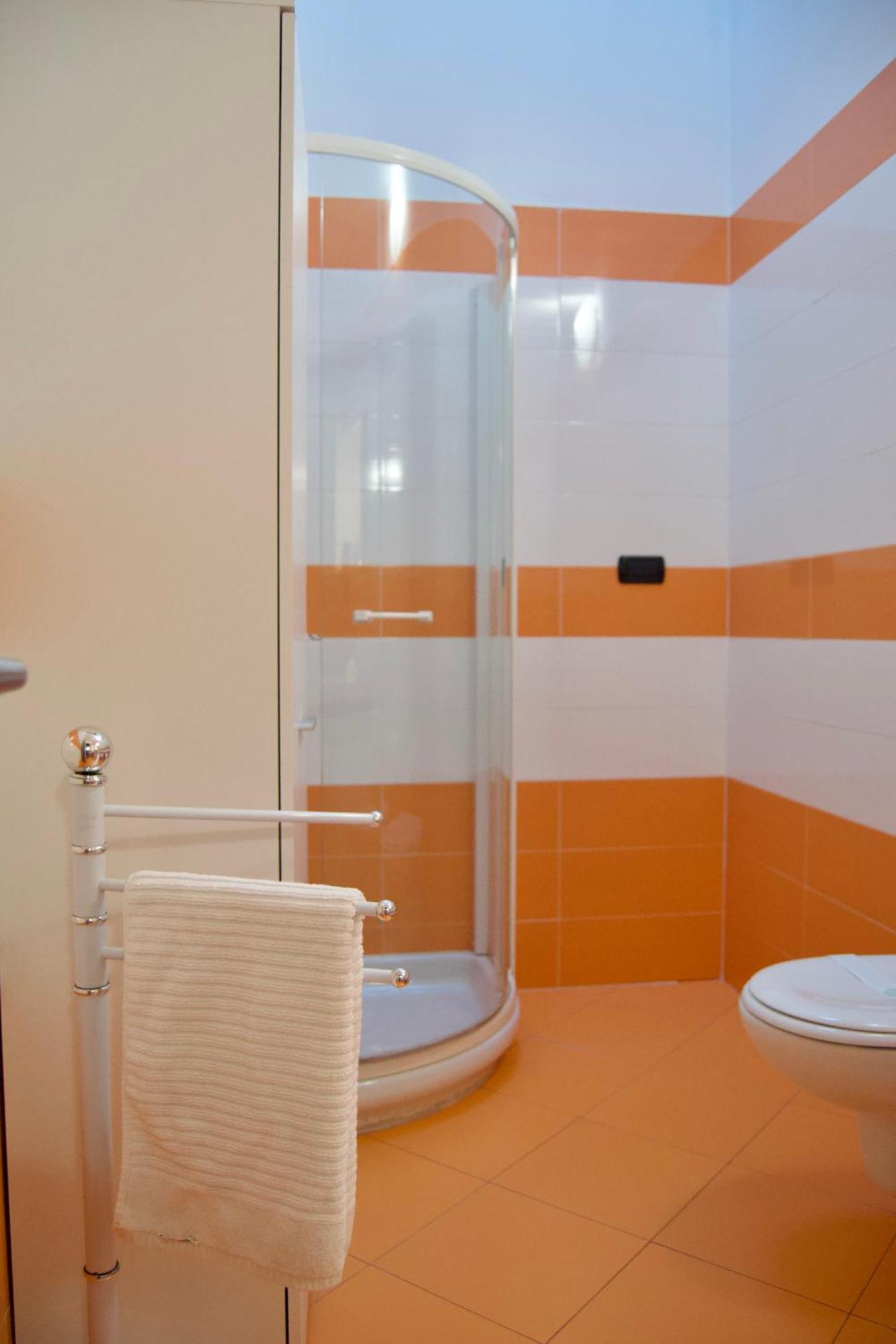 Ferienwohnung Casa Viola, Deliziosa Mansarda In Centro Storico Modena Exterior foto