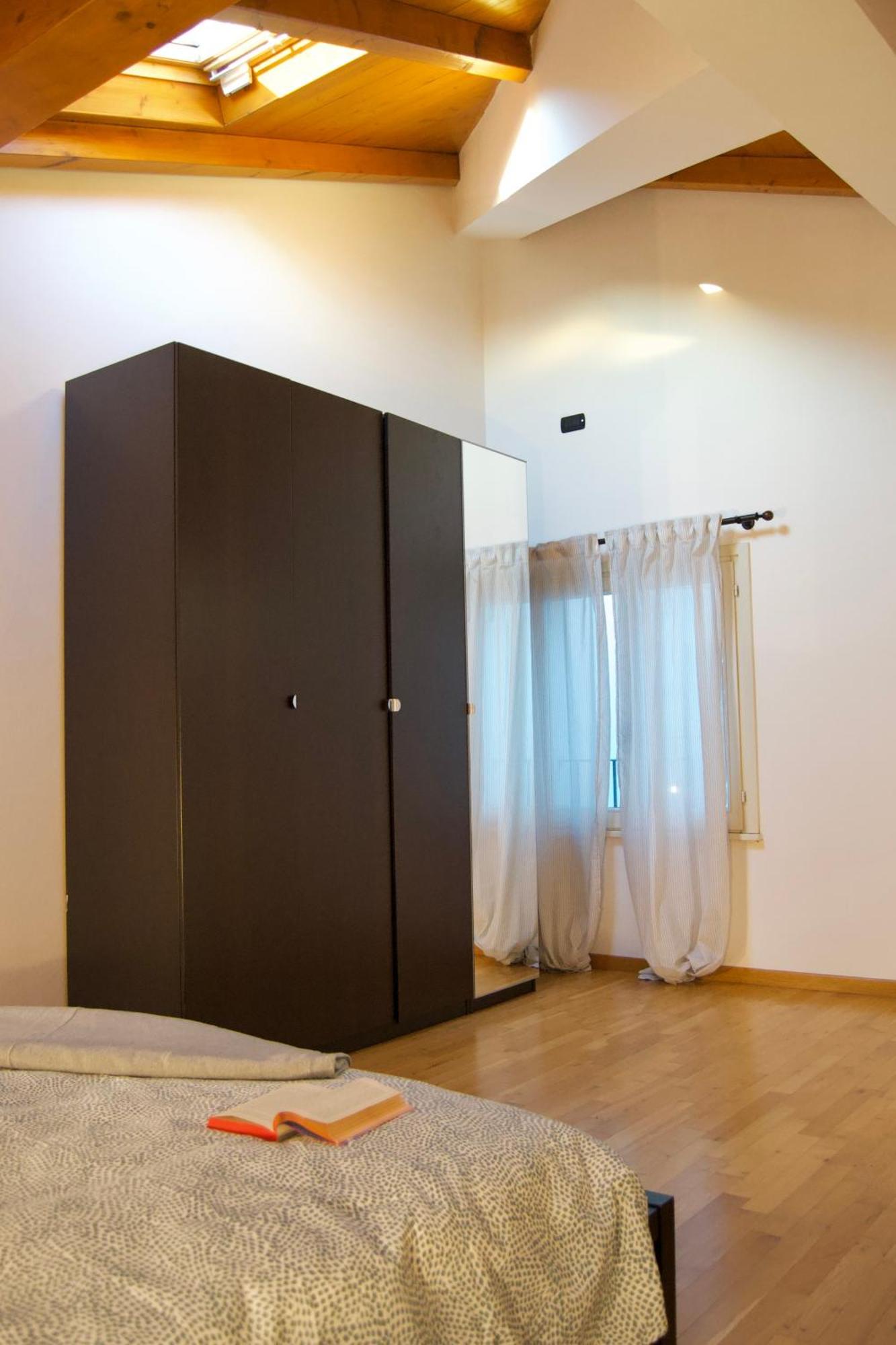 Ferienwohnung Casa Viola, Deliziosa Mansarda In Centro Storico Modena Exterior foto